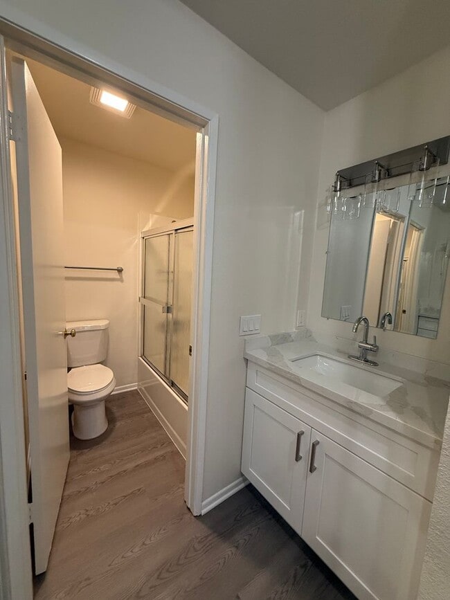 Building Photo - Terrific 2Br/2Ba Condo in Terra Vista II
