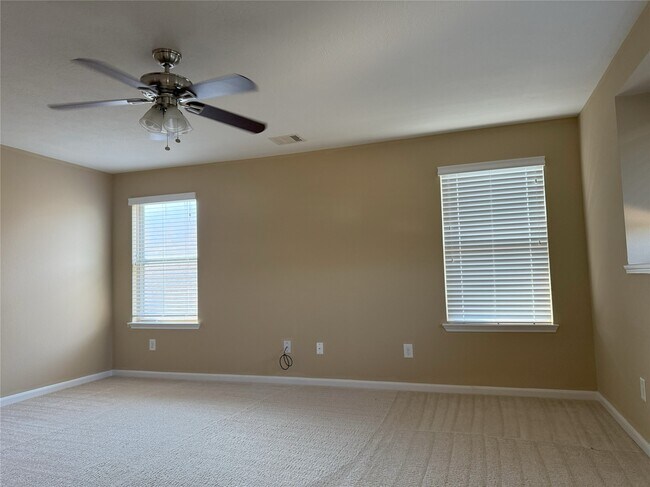 Building Photo - 2914 Acorn Oaks Dr