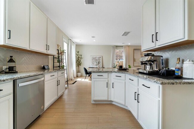 Building Photo - 2860 Grand Anse Dr