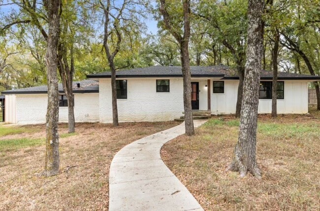 Building Photo - Fully Furnished Room for Rent- $550- Loren...