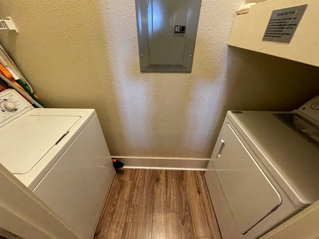 Building Photo - Spectacular 1-Bed/1-Bath w/ Office and STORAGE