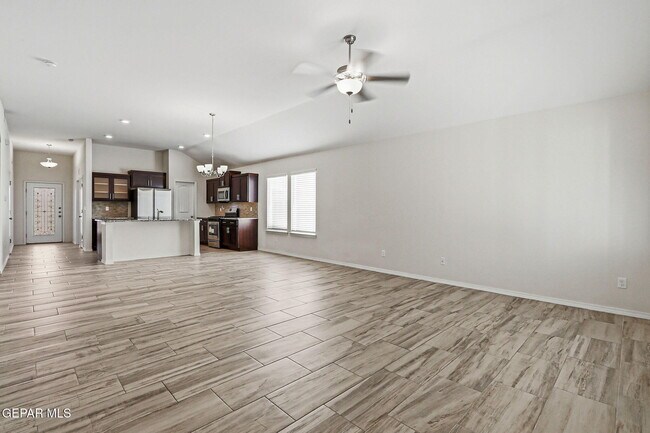 Building Photo - 13745 Lago Vista Ave