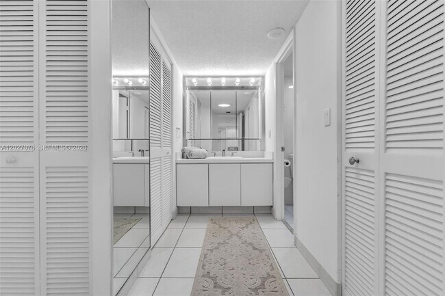 Building Photo - 9273 Collins Ave