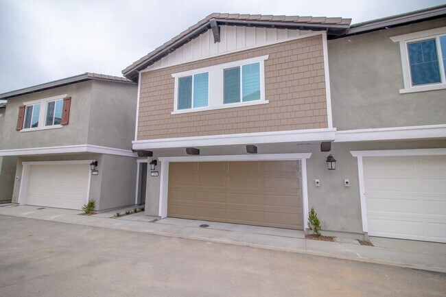 Building Photo - Brand New 3 Bed / 3 Bath Townhome In River...