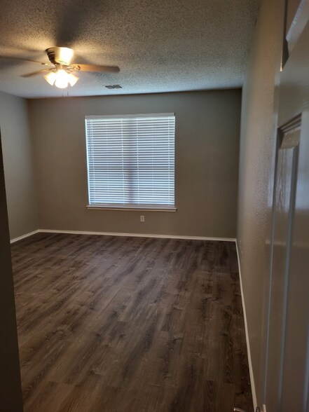 Building Photo - 2943 Deer Ridge Dr