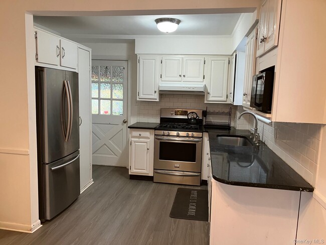 Building Photo - 18 Park Ave