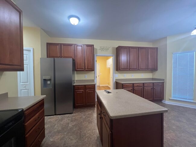 Building Photo - 565 Batty Way