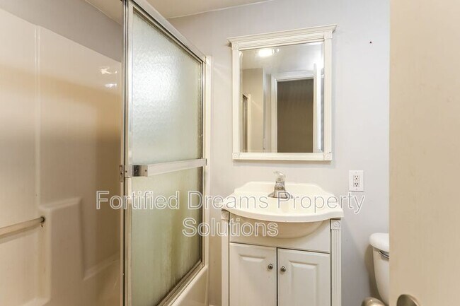 Building Photo - 507 Steele St