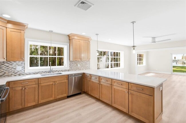 Building Photo - 11 Brightwaters Cir NE