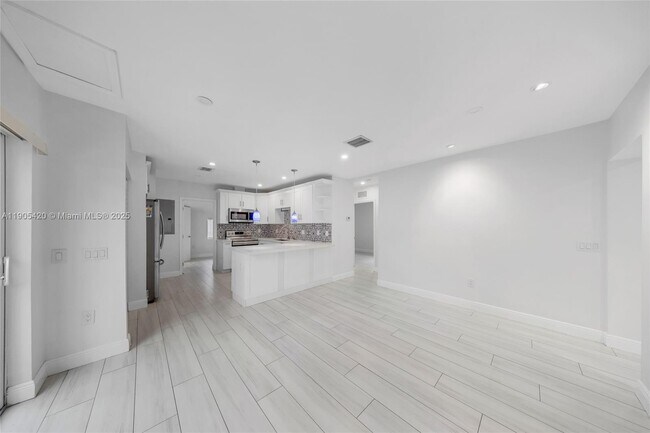 Building Photo - 2306 N 28th Ave