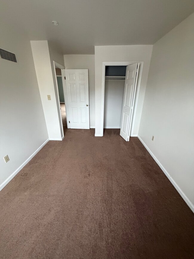 Building Photo - 7 Lenape Ln