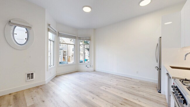 Building Photo - 755 6th Ave