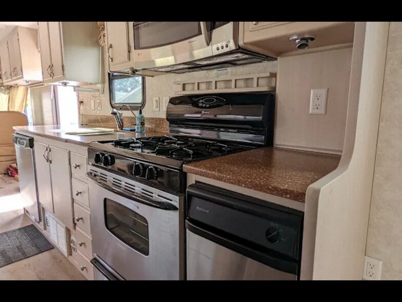 Building Photo - 3715 7th St W