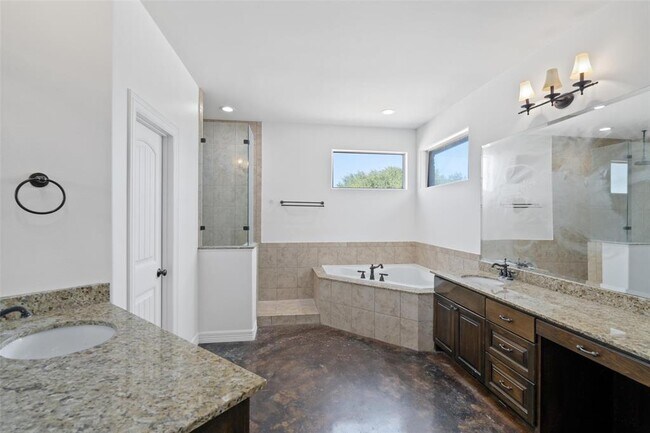 Building Photo - 485 Canna Lily Cir