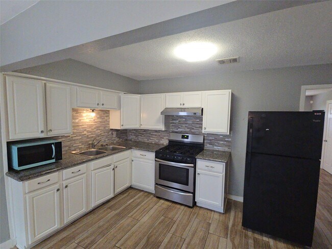 Building Photo - 5115 Balkin St