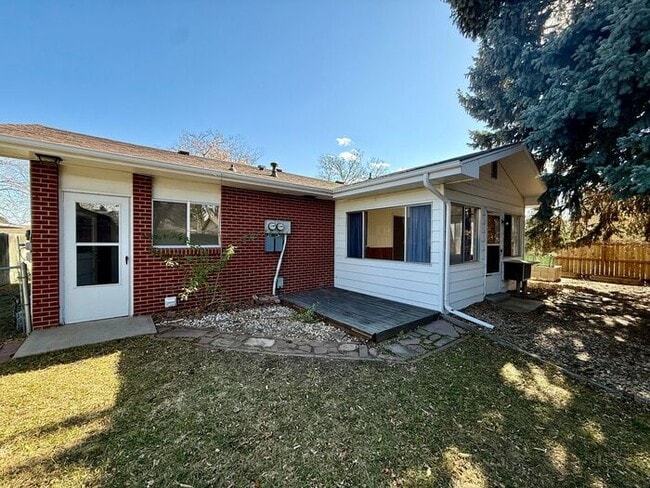 Building Photo - ***MOVE-IN SPECIAL 2 WEEKS FREE***2 Bed, 1.5 Bath Duplex for Rent in Fort Collins!