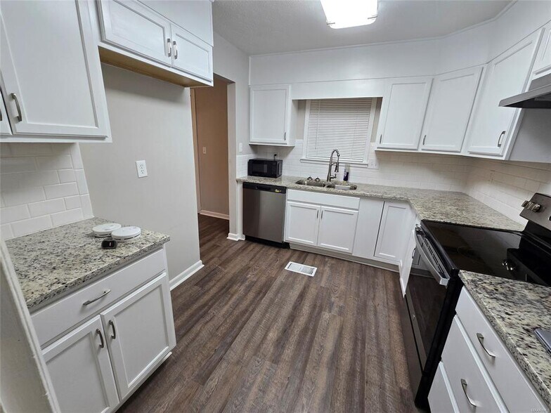 Building Photo - 106 Magnolia Ct