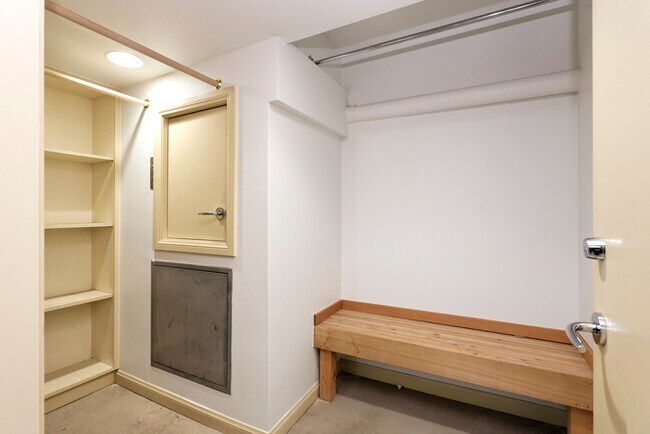 Building Photo - 207 N 2nd St