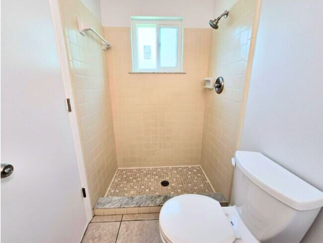 Building Photo - 5417 Desoto Pl