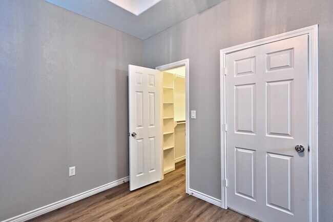 Building Photo - 11911 Nelwood St