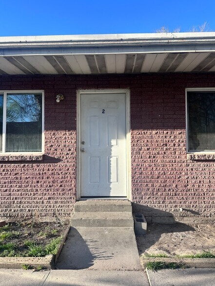 Building Photo - 532 N Redwood Rd