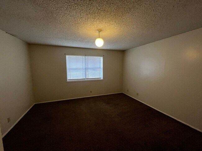 Building Photo - 3834 Lake Ridge Dr
