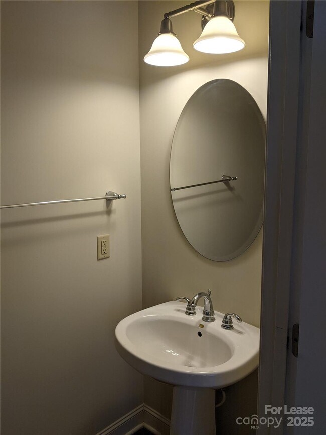 Building Photo - 119 Steinbeck Wy