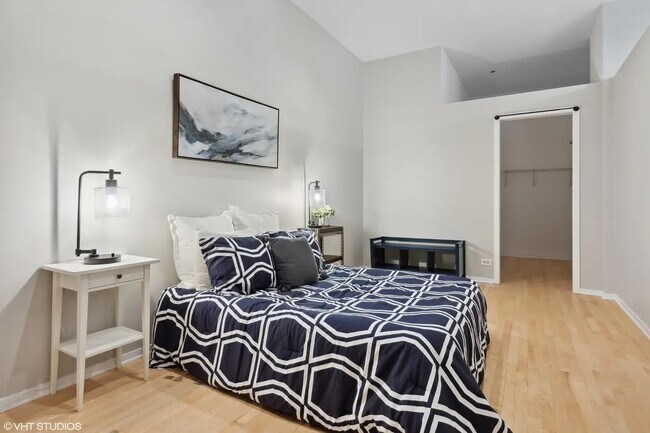 Building Photo - 910 S Michigan Ave