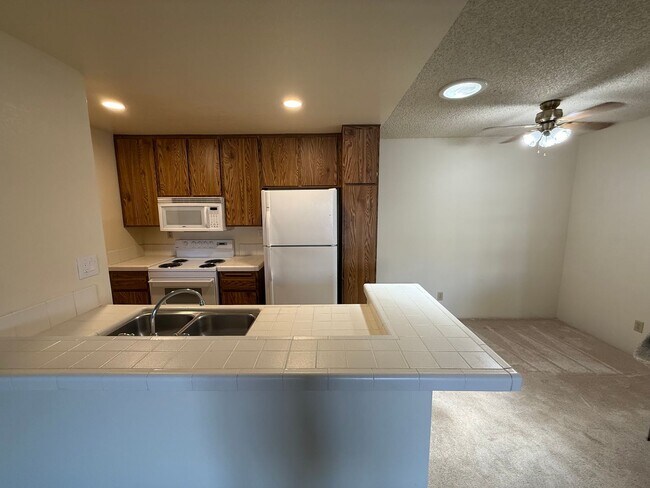 Building Photo - Spacious 1 Bedroom, 1 Bath Condo with Vaul...