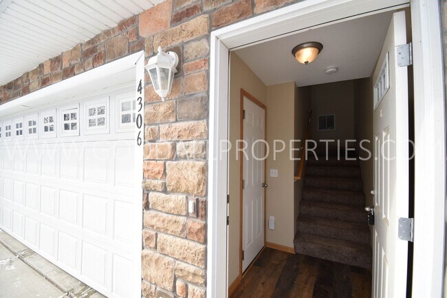 Building Photo - FALL SPECIAL!! Reduced $225 to $1495 !!! 2...