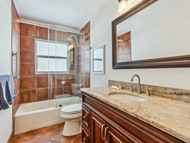 Building Photo - 510 106th Ave N