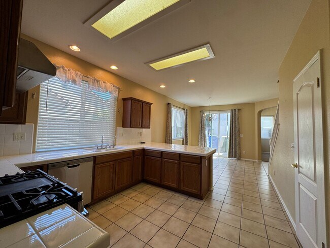 Building Photo - 747 W Siena Ln