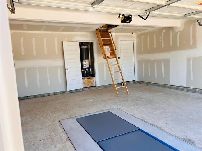 Building Photo - 604 Hillsboro Drive