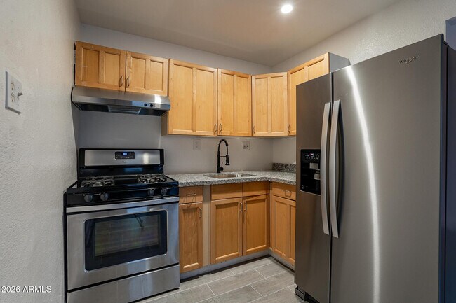 Building Photo - 536 W 18th St