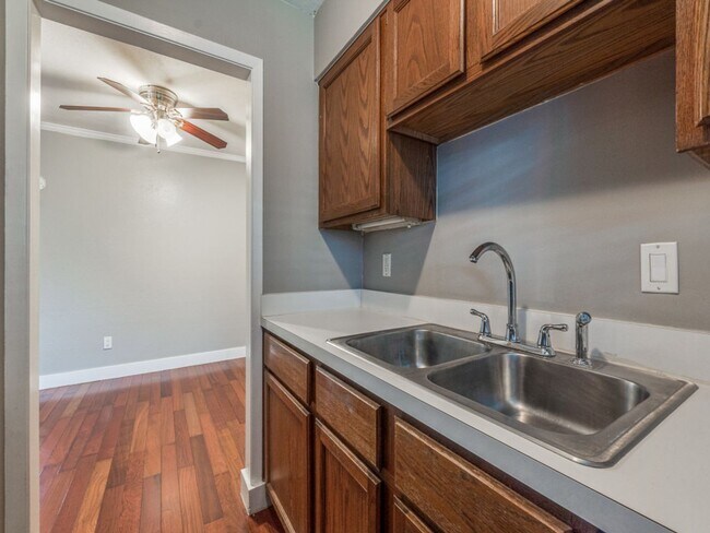 Building Photo - Inwood and Lemmon area, 1 Bedroom, 1 Bath ...