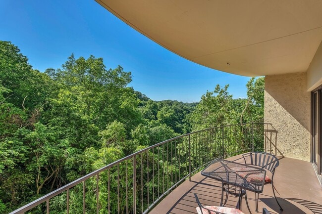 Building Photo - 6666 Brookmont Terrace