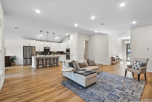 Building Photo - 143 Maravillas