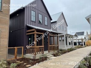 Building Photo - 1025 Pedalers Ln