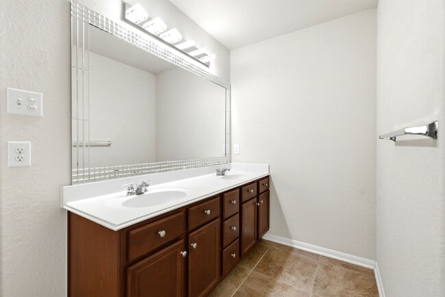 Building Photo - 15002 Miller Meadows Ln