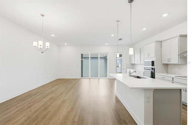 Building Photo - 16453 Hamlin Vw St