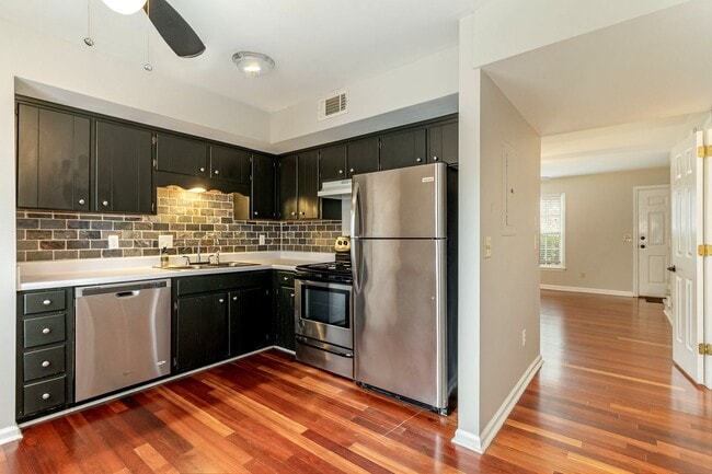 Building Photo - Donelson Freshly Updated 2 Bdrm Townhome A...