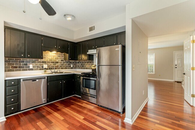 Building Photo - Donelson Freshly Updated 2 Bdrm Townhome Available Now!