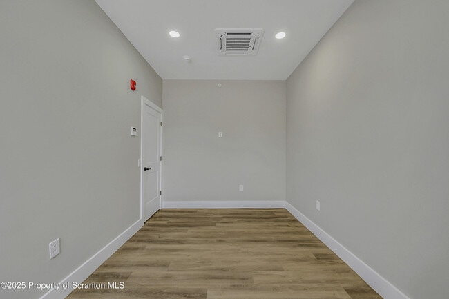 Building Photo - 215 Hickory St