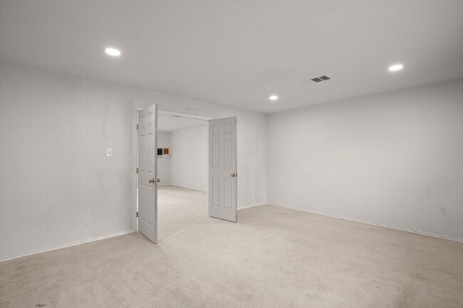 Building Photo - 243 Mancos Dr