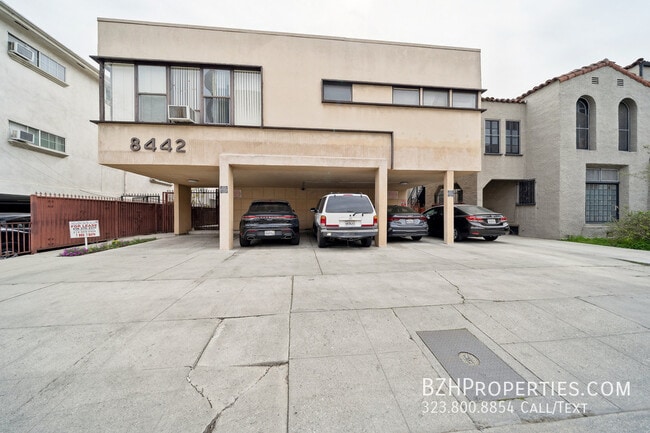 Primary Photo - Updated 1Bedroom 1Bathroom In Prime Beverl...