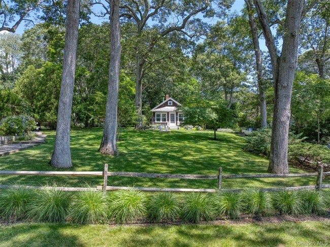 Building Photo - 4075 Pequash Ave