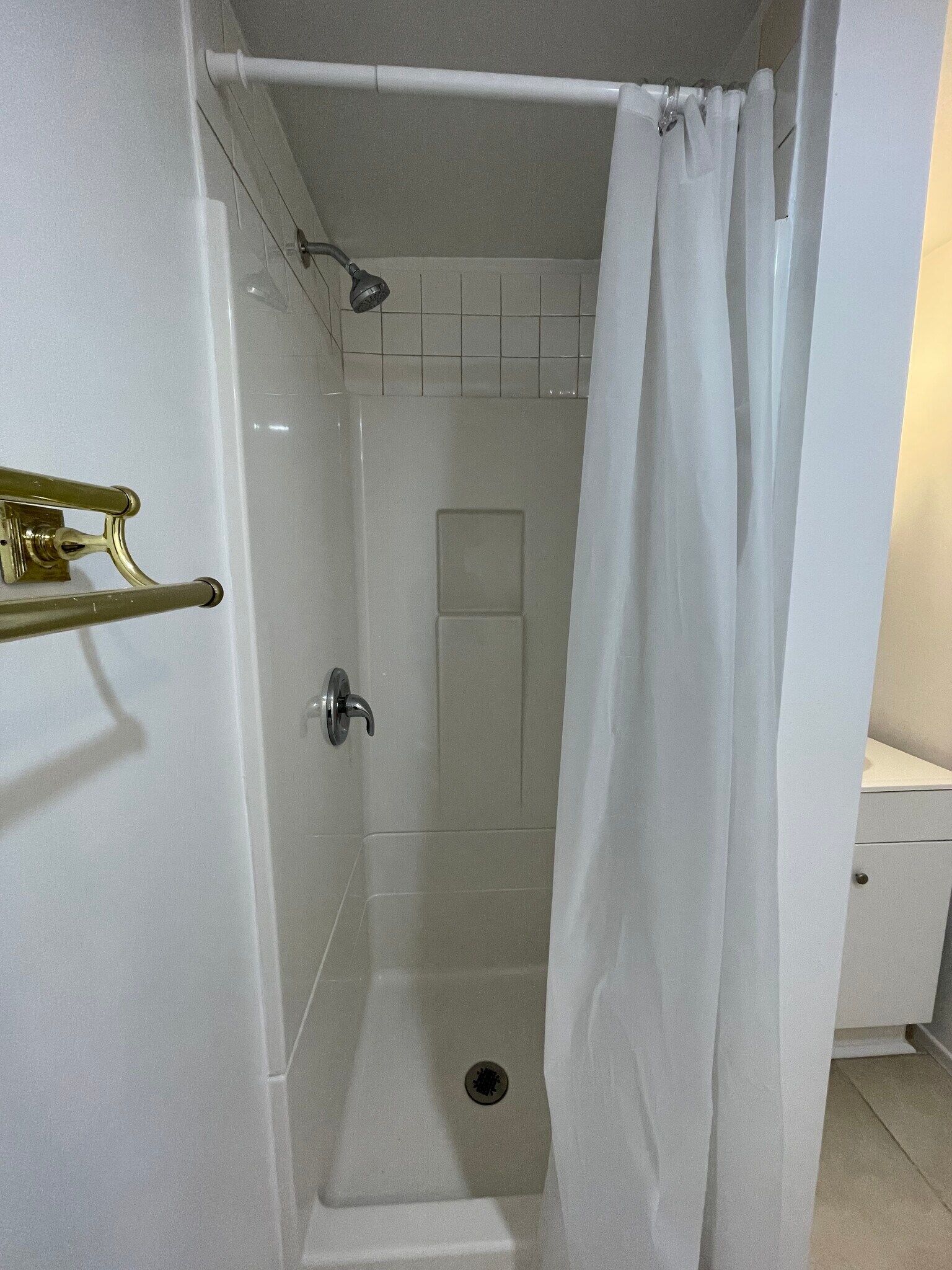 Building Photo - 6439 Graves Ave