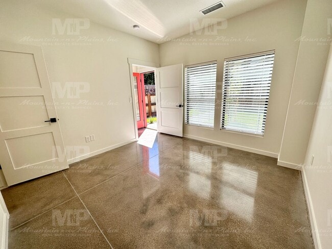 Building Photo - 301 Parker St