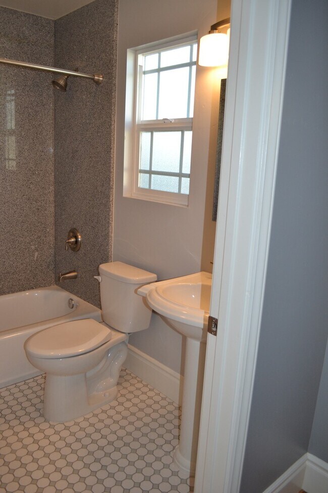 Building Photo - Stylish 2BD Golden Hill Gem | A/C, Bonus R...