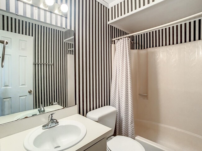 Building Photo - 158 Windtree Ln